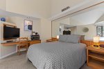 Spacious queen suite w 40 in smart TV w complimentary Netflix, main level
